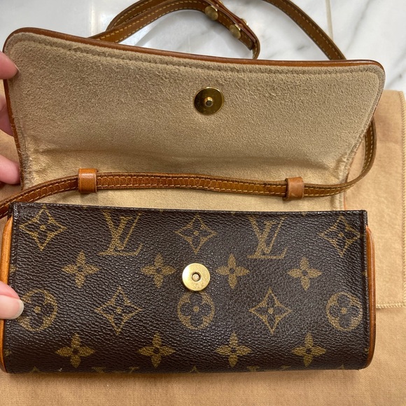 LOUIS VUITTON MONOGRAM CANVAS WAIST POCHETTE - Picture 9 of 16